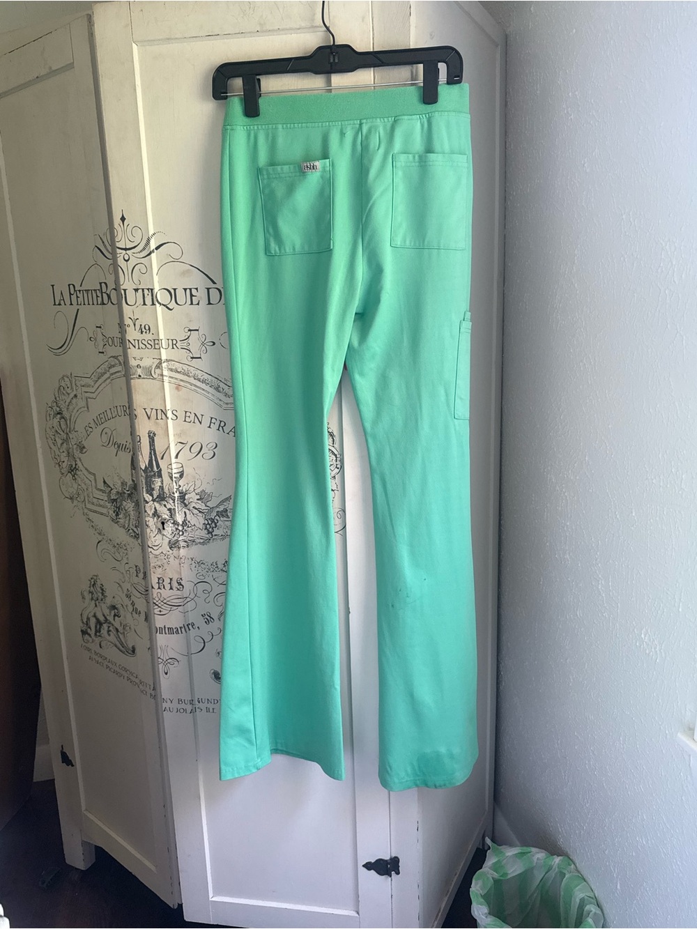 NWT/NWOT “Sold Out” Ashh Cargo Flare Scrub Set - Picture 12 of 16